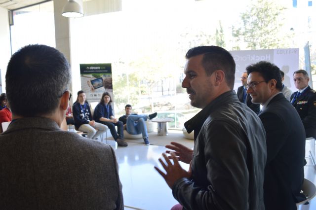 Webs contra el ‘bullying’ y aplicaciones para enfermos de Alzheimer en el HackForGood de la UPCT - 2, Foto 2