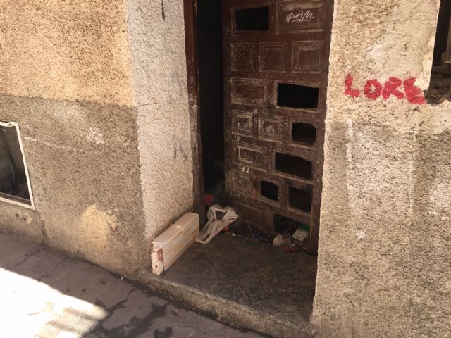 El PSOE denuncia el problema de salubridad en calle Marín Piñero por la acumulación de basura y la aparición de roedores - 2, Foto 2