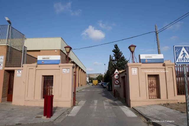 El Ayuntamiento cedera ocho mil metros para la ampliacion del IES de Santa Lucia y el Centro Hesperides - 1, Foto 1