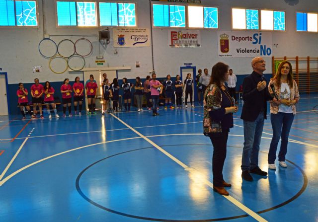 Las torreñas juegan al fútbol sala para festejar el Día Internacional por los Derechos de la Mujeres y la Paz Mundial - 1, Foto 1