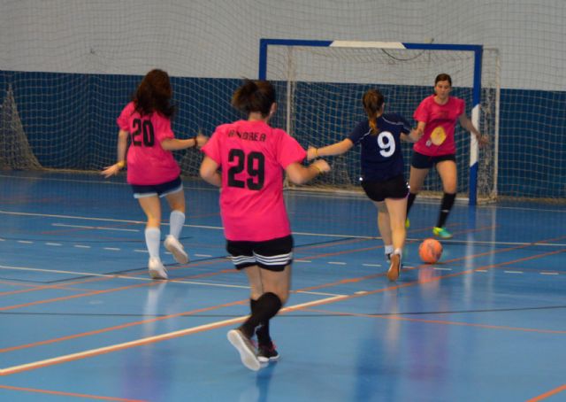 Las torreñas juegan al fútbol sala para festejar el Día Internacional por los Derechos de la Mujeres y la Paz Mundial - 3, Foto 3
