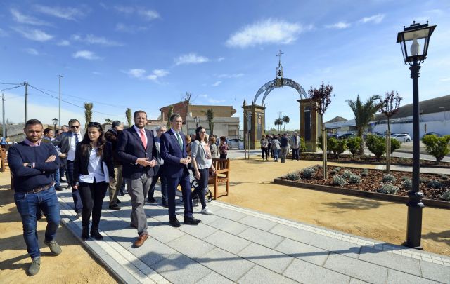 Los vecinos de Los Ramos ya disfrutan del nuevo jardín mediterráneo de más de 1.000 m2 junto a la Vía Verde - 1, Foto 1