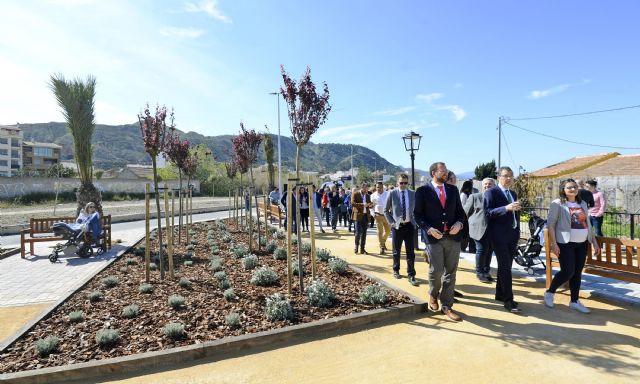 Los vecinos de Los Ramos ya disfrutan del nuevo jardín mediterráneo de más de 1.000 m2 junto a la Vía Verde - 2, Foto 2