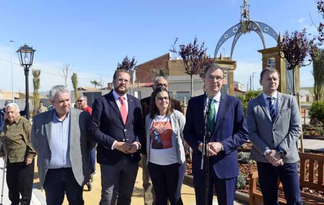 Los vecinos de Los Ramos ya disfrutan del nuevo jardín mediterráneo de más de 1.000 m2 junto a la Vía Verde - 3, Foto 3