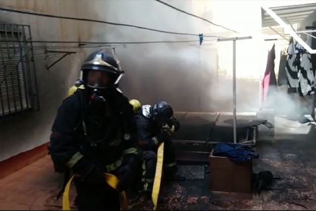 Incendio en un sótano con 200 plazas de garaje en Urbanización Mediterráneo - 1, Foto 1
