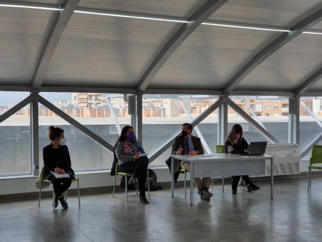 El Ayuntamiento de Lorca reúne a la Comisión de Seguimiento de Absentismo Escolar para mejorar el programa de actuación y el acceso a recursos alternativos de formación profesional - 2, Foto 2