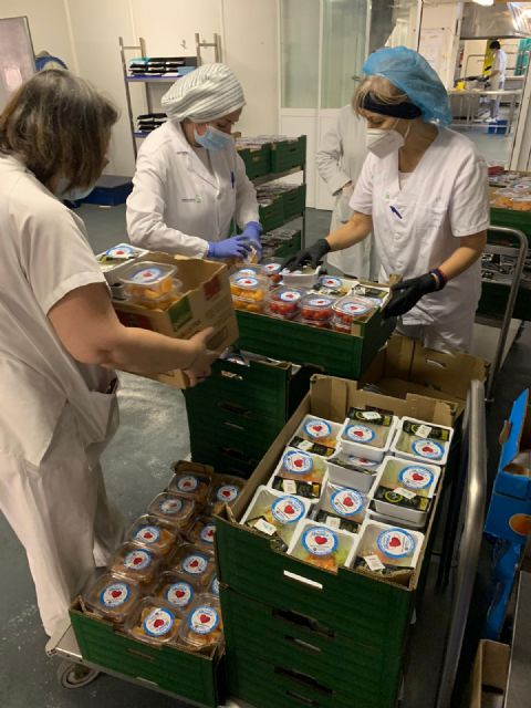 El SCRATS reconoce a los sanitarios del Hospital de Toledo por su gran labor ante la pandemia con 800 tarrinas de productos saludables - 1, Foto 1