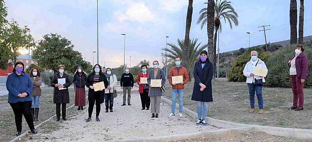 Mujer entrega los premios del concurso de Hashtags por la igualdad - 1, Foto 1