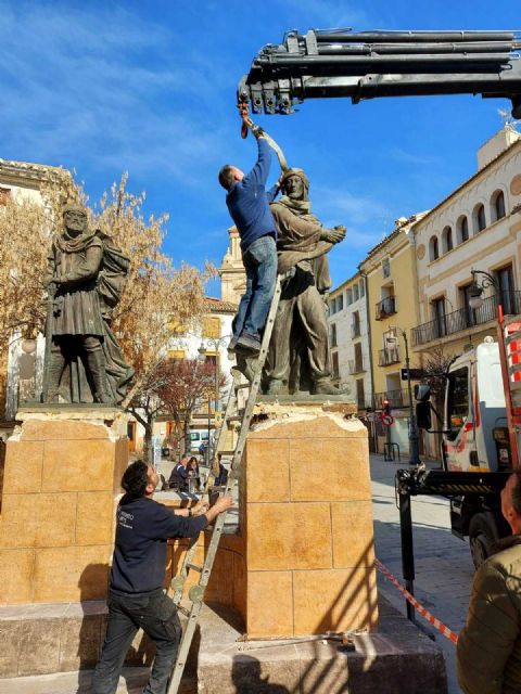 El Ayuntamiento restaura el monumento al Moro y al Cristiano y sustituye la peana por otra más acorde con el entorno - 2, Foto 2