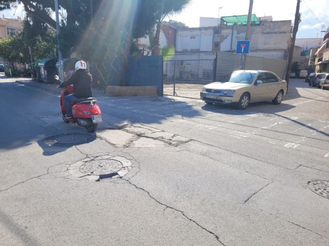El PP de Murcia propone el arreglo inmediato de los desperfectos en la calle Orilla de la Vía de Santiago El Mayor - 2, Foto 2