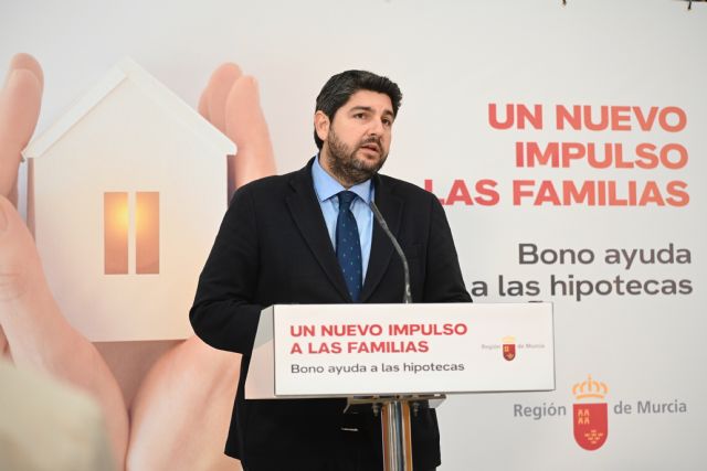 López Miras anuncia que el bono de ayuda a las hipotecas será un pago de 300 euros para familias con rentas por debajo de la media - 1, Foto 1