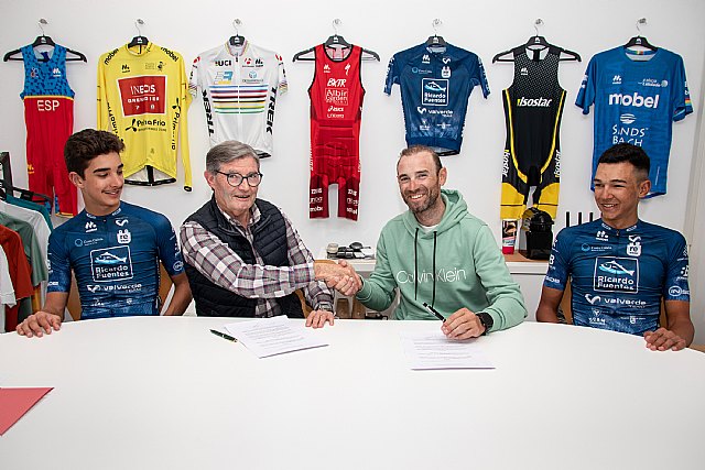 Alejandro Valverde visita Mobel Sport, Foto 1