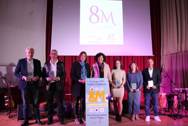 Puerto Lumbreras hace entrega de las distinciones por la contribución a la igualdad en el Acto Institucional con motivo del Día Internacional de la Mujer - 3, Foto 3