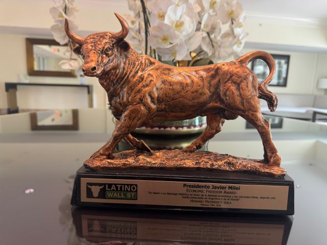 Javier Milei recibe en Miami el “Economic Freedom Award” durante la cumbre Shield of the Americas - 2, Foto 2