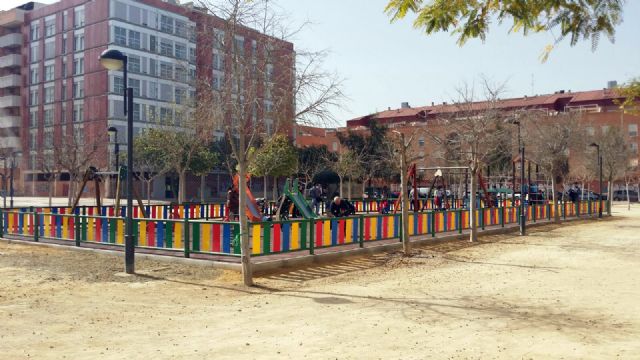 El Ayuntamiento amplía y mejora la zona de juegos infantiles del jardín José Antonio Camacho de Ronda Sur - 1, Foto 1