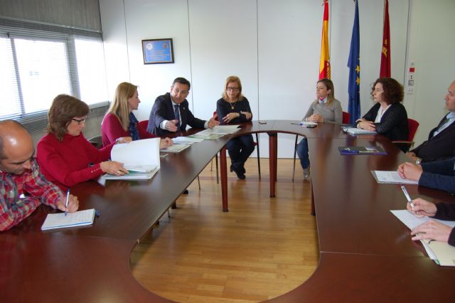 El Ayuntamiento y la Consejera establecen los pasos a seguir para la construccin del nuevo IES Valle de Leiva en El Praco, Foto 1