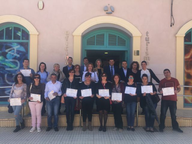 Una quincena de desempleados de Blanca se especializan en el cuidado de personas dependientes - 1, Foto 1