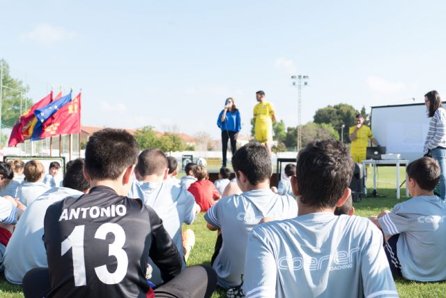 Arranca el Campus de futbol de Semana Santa de Pozo Estrecho - 1, Foto 1