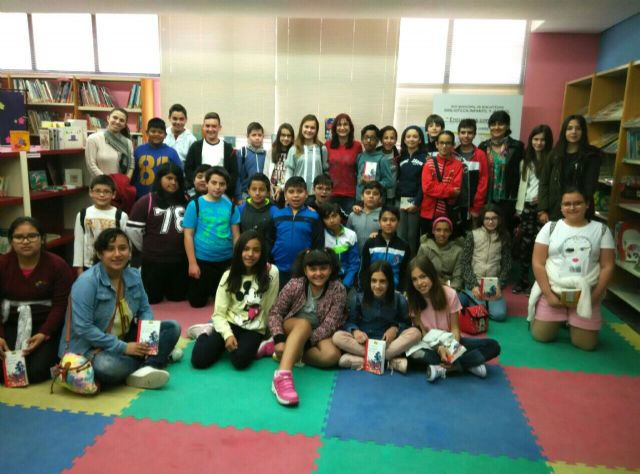 200 escolares conocerán el libro El paraguas rojo de Paloma Muiña gracias a los Encuentros con Autor de las Bibliotecas Municipales de Lorca - 1, Foto 1