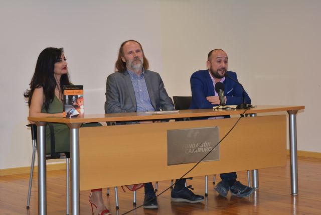 Salvador Robles presenta en Águilas la novela Aurora en la oscuridad - 2, Foto 2