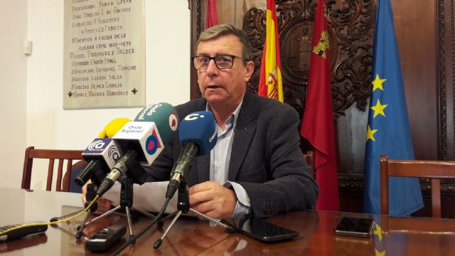 El Ayuntamiento convoca las ayudas al transporte para estudiantes universitarios lorquinos que se desplacen durante el curso 2017/2018 a universidades de la Región - 1, Foto 1