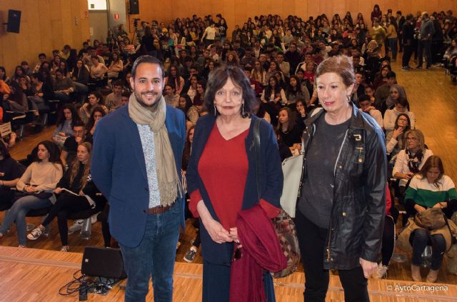 El ciclo Encuentros de Autor del Premio Mandarache concluye con la visita de Cristina Fernandez Cubas - 1, Foto 1