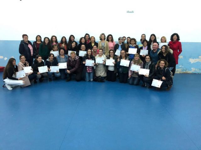 Más de 40 mujeres participan en un curso de defensa personal femenina en Blanca - 1, Foto 1