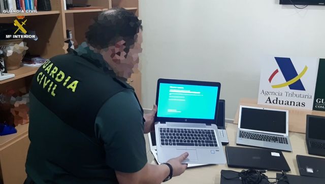 La Guardia Civil recupera en el Puerto de Melilla, gran cantidad de efectos electrónicos y joyas robados en la Península - 2, Foto 2