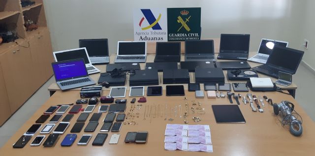 La Guardia Civil recupera en el Puerto de Melilla, gran cantidad de efectos electrónicos y joyas robados en la Península - 3, Foto 3