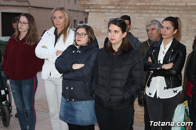 Rueda de prensa de la Plataforma de vecinos afectados por el proyecto de instalación de una gasolinera en Avd. Juan Carlos I de Totana., Foto 5