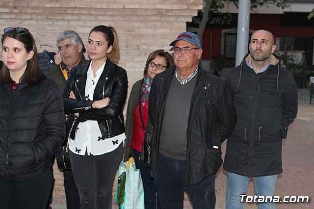 Rueda de prensa de la Plataforma de vecinos afectados por el proyecto de instalación de una gasolinera en Avd. Juan Carlos I de Totana., Foto 6
