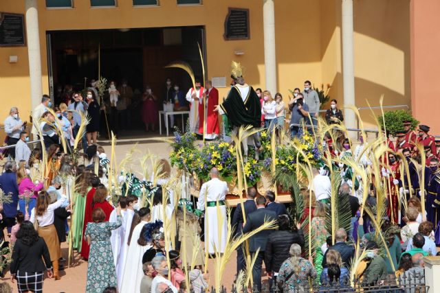 Palmas y ramas de olivo acompañan a Jesús Triunfante en la procesión de Domingo de Ramos - 3, Foto 3