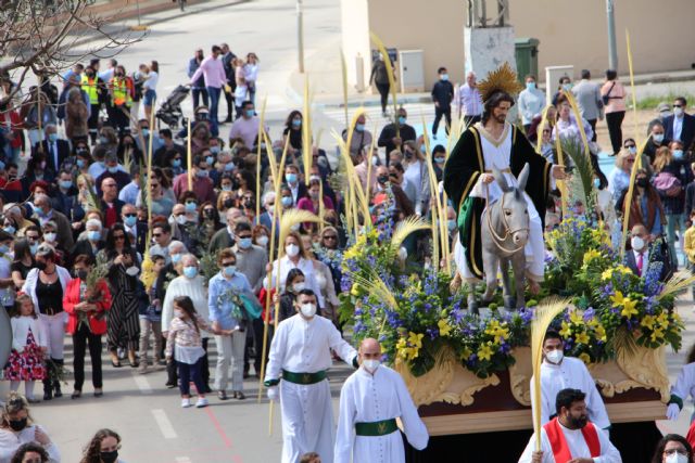 Palmas y ramas de olivo acompañan a Jesús Triunfante en la procesión de Domingo de Ramos - 4, Foto 4