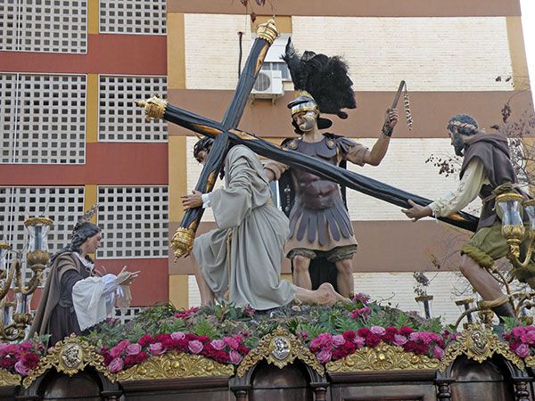 En la barriada Sevillana de los Príncipes, se celebró con gran fervor la salida de Ntro. Padre Jesús de la Caridad en su Tercera Caída - 4, Foto 4