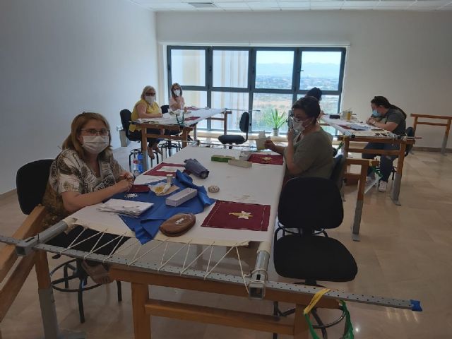 El Ayuntamiento pone en marcha dos nuevos cursos de Operaciones artesanales de bordado del proyecto SUMAMOS - 1, Foto 1