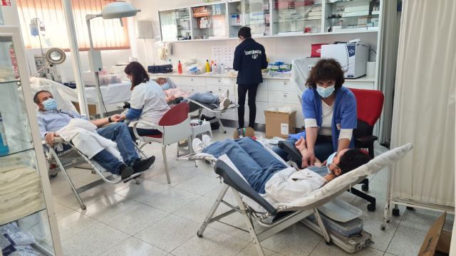 Los trabajadores de ELPOZO ALIMENTACIN se vuelcan un ao ms en la donacin de sangre, Foto 1
