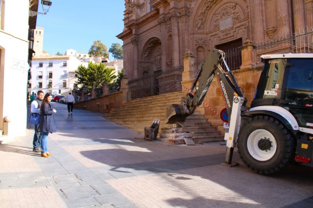 La demolición de la escalera de la antigua Colegiata eliminará el estrechamiento de la calzada y el peligro para los peatones - 3, Foto 3