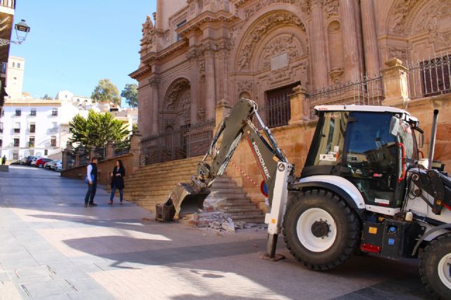 La demolición de la escalera de la antigua Colegiata eliminará el estrechamiento de la calzada y el peligro para los peatones - 4, Foto 4