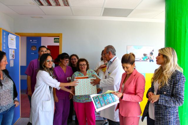 La Biblioteca Cura sana culito de rana del hospital de Lorca recibe casi 40 libros infantiles - 2, Foto 2