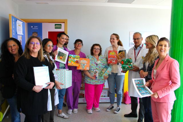 La Biblioteca Cura sana culito de rana del hospital de Lorca recibe casi 40 libros infantiles - 3, Foto 3