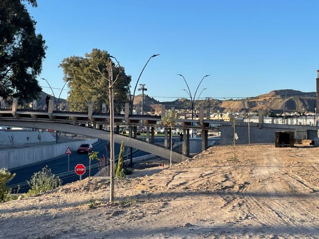 El PSOE pide explicaciones a Fulgencio Gil sobre los bloques de hormigón instalados en los extremos del Puente de la Torta - 2, Foto 2