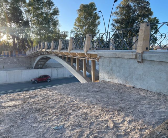 El PSOE pide explicaciones a Fulgencio Gil sobre los bloques de hormigón instalados en los extremos del Puente de la Torta - 3, Foto 3