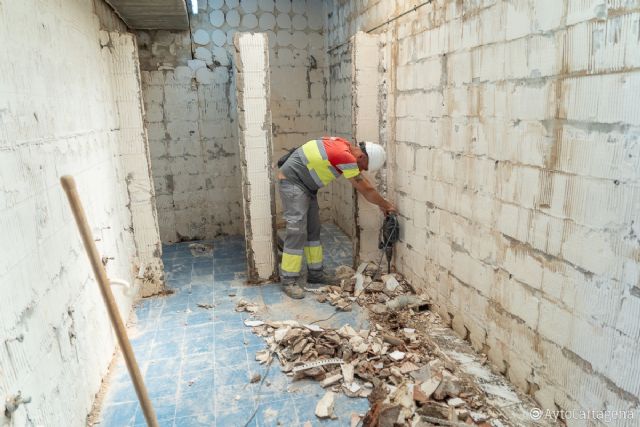 El Ayuntamiento comienza los trabajos para renovar aseos en el Estadio Cartagonova - 1, Foto 1