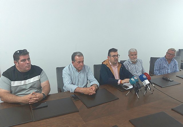 El alcalde anuncia una inversión de medio millón de euros para reparar el camino rural T-1 - 1, Foto 1