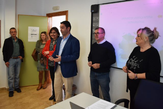 18 personas participan en un curso gratuito de actividades auxiliares de almacén de 210 horas - 1, Foto 1