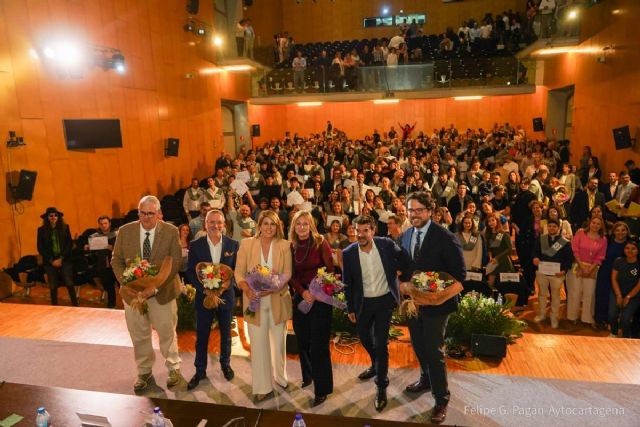 La alcaldesa destaca el prestigio creciente y la empleabilidad de la FP durante la graduación del CIFP Carlos III - 1, Foto 1