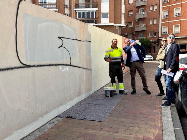 Murcia refuerza la vigilancia y limpieza de pintadas vandálicas en las zonas verdes del municipio - 2, Foto 2