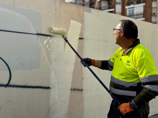 Murcia refuerza la vigilancia y limpieza de pintadas vandálicas en las zonas verdes del municipio - 3, Foto 3