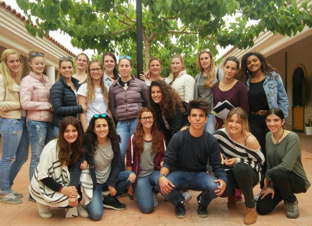 Estudiantes holandeses de formación profesional ganadera visitan el CIFEA de Lorca - 1, Foto 1