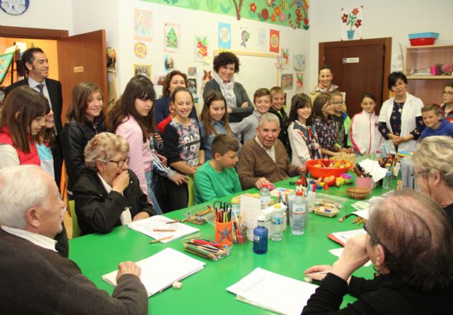 Escolares comparten experiencias con enfermos de alzheimer para conocer la enfermedad - 1, Foto 1